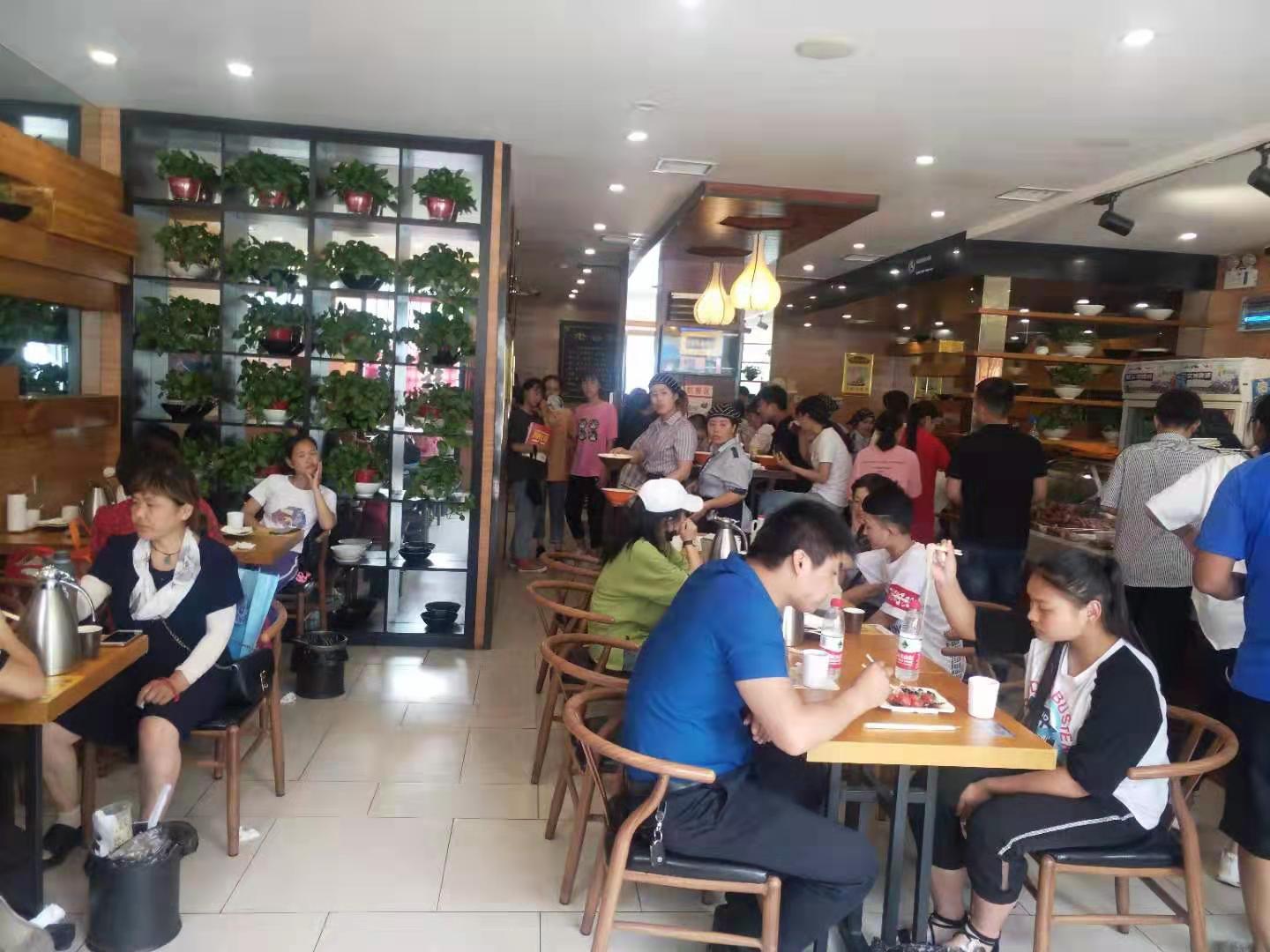 麻鴨面店環(huán)境